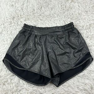 Lululemon Hotty Hot Short II *Long 4" Luminosity Foil Print Black Silver / Black